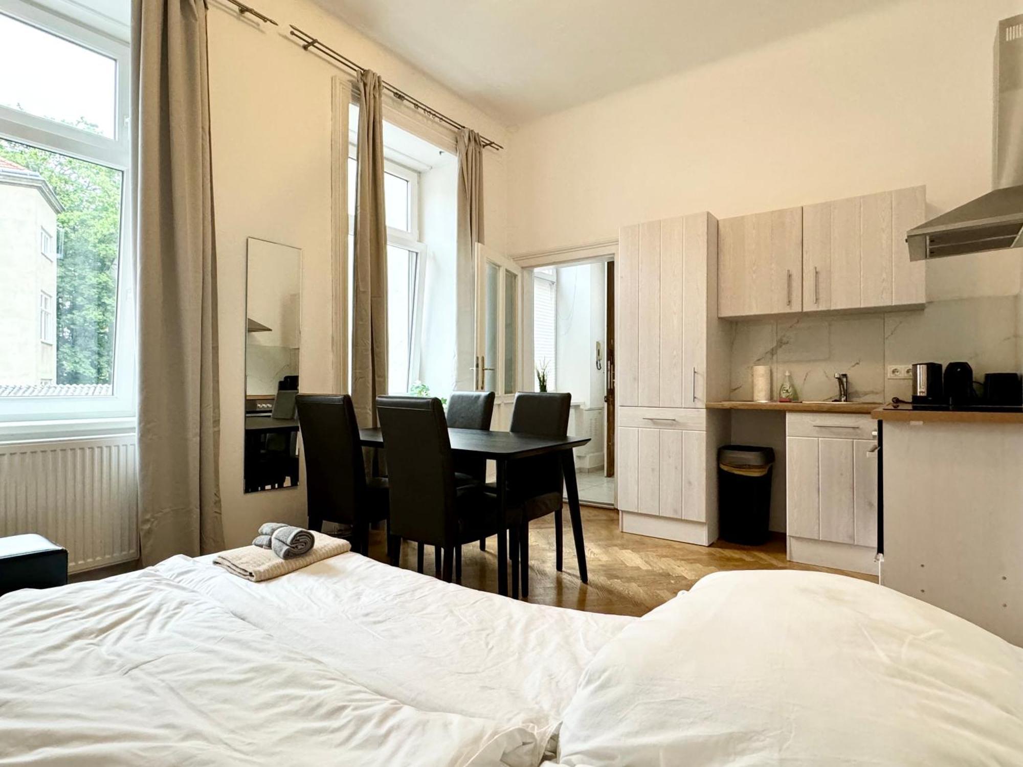 Cosy Located At Famous Kutschkermarkt *